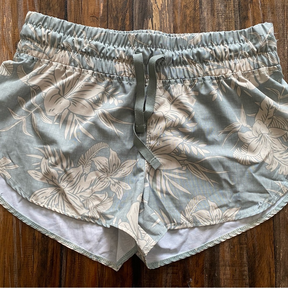Hurley Beach shorts, size small, Floral Print